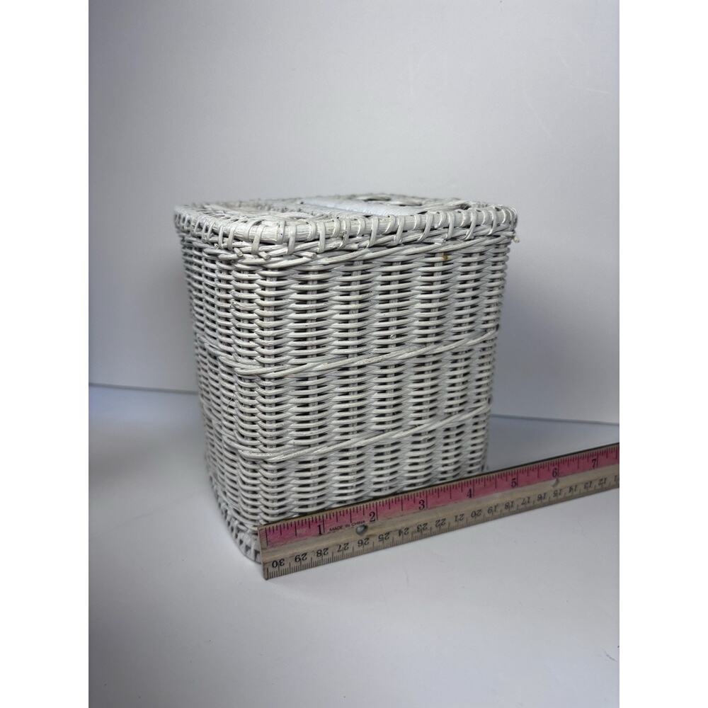 Vintage White Wicker Kleenex Box Cover MCM Shabby Chic Cottagecore - Picture 5 of 7